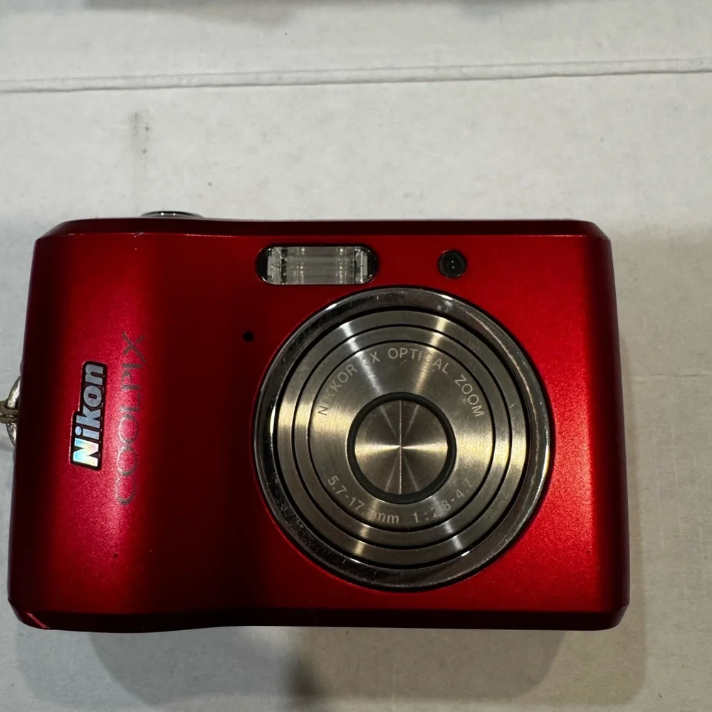 Nikon COOLPIX L18 Digital Camera Box